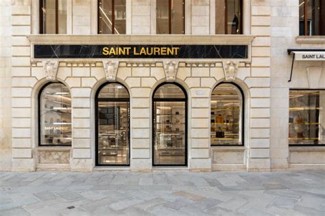 ysl a napoli|Saint Laurent. Negozi e rivenditori a Napoli Yves Saint Laurent..